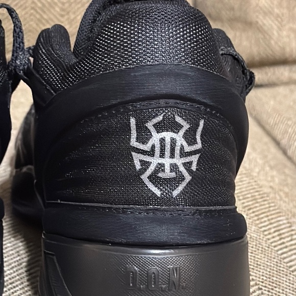 NWT Adidas Bounce DON Issue 2 Basketball GX0041 Lace up All Black Sneaker/Shoe 6 - Picture 17 of 17